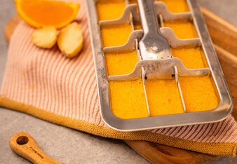 Ingwer-Kurkuma Eiswürfel  | © SONNENTOR