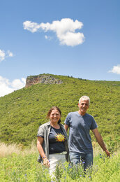 SONNENTOR Mitarbeiter auf Besuch am Feld in Griechenland | © SONNENTOR